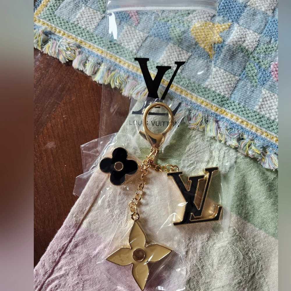 FASHION JEWELRY KEYFOB AND BAG CHARM - Picture 3 of 5